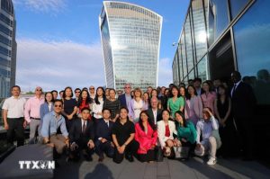 The Executive Board of the Vietnam Finance and Investment Association in the UK (VIFA UK), along with its members and distinguished guests at the Official Launch Ceremony of VIFA UK.